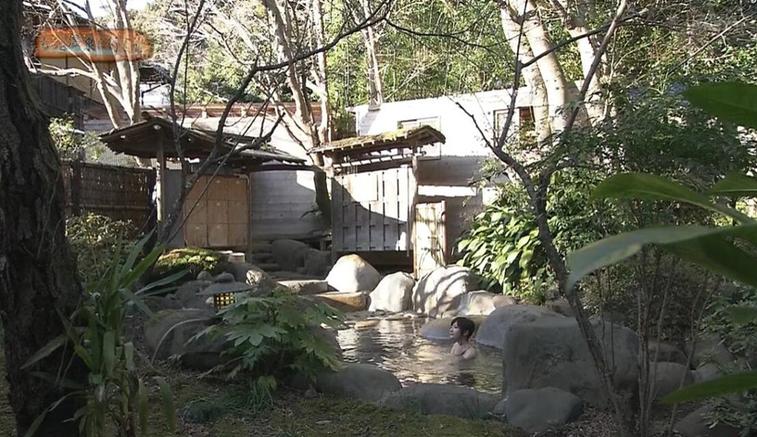 《温泉行不行》：探访日本最美人气温泉区